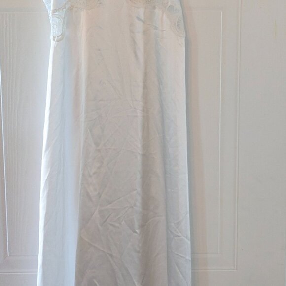 Vintage Satin and Lace Negligee - Linda Lingerie - Picture 3 of 6